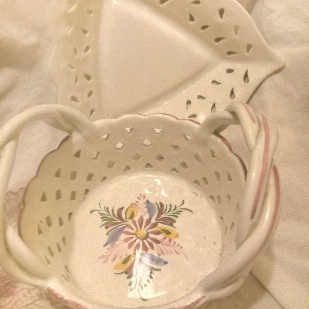 SALE...WHITE CERAMIC SET SMALL BASKET AND TRIANGLE DISH